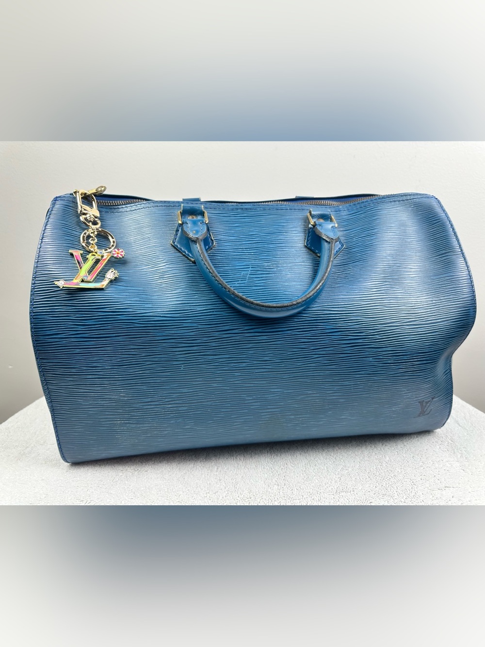 Louis Vuitton Authentic EPI Speedy 35 Bag w LV Lock and Key